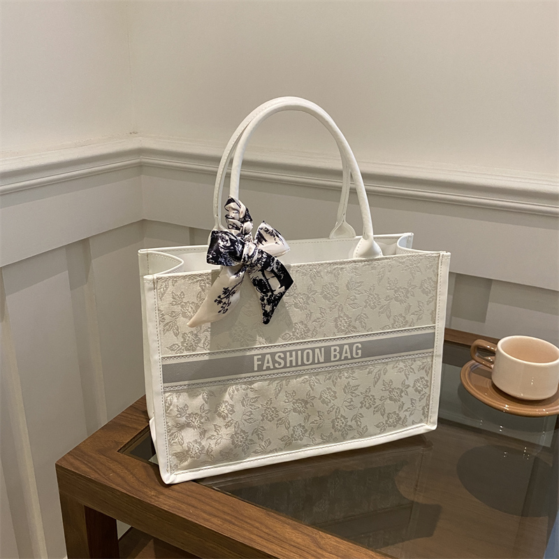 Leatherwork Letters - Tas Tote Wanita Mewah Elegan Motif